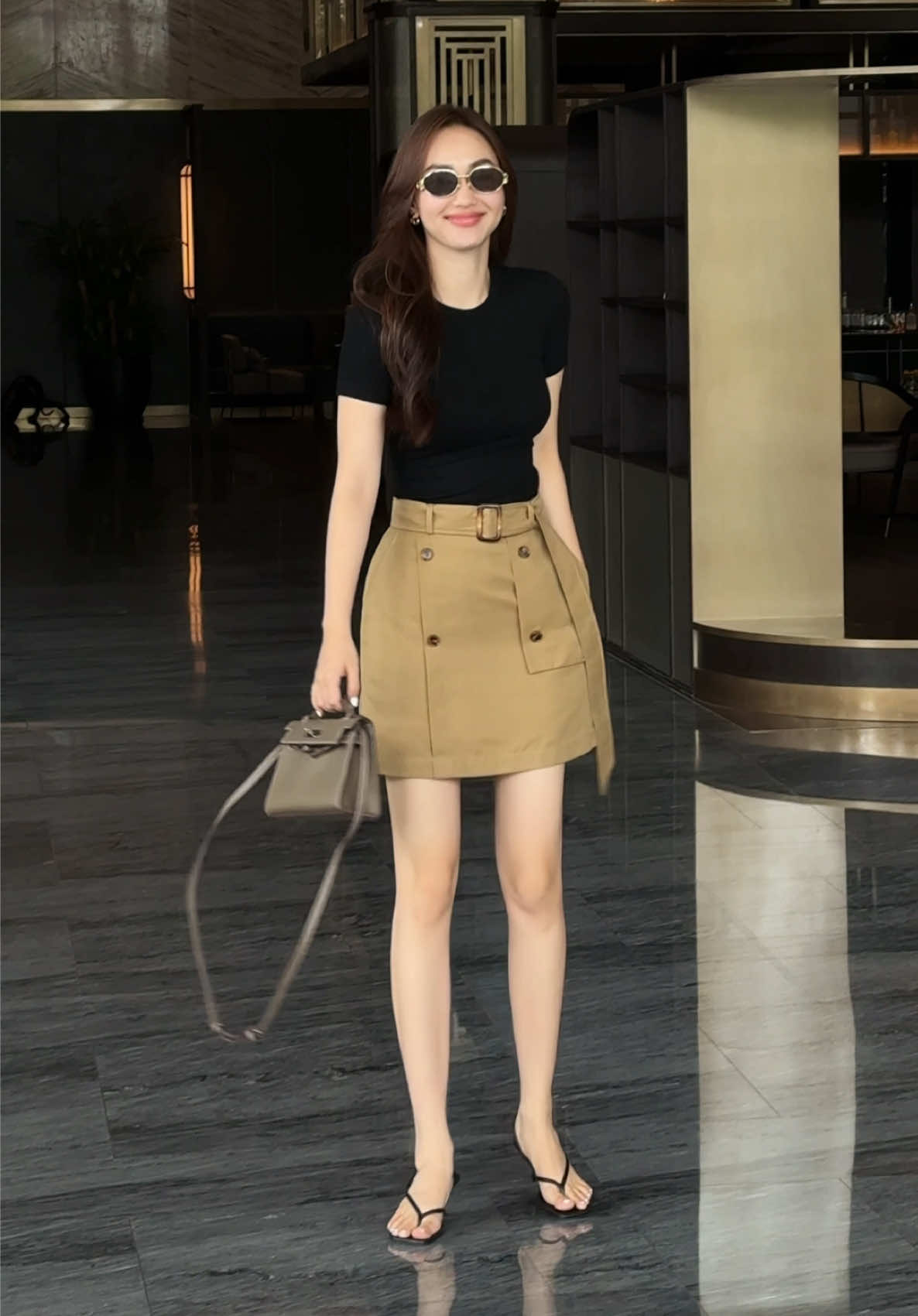 Áo thun đen mix chân váy kaki – bản phối tối giản nhưng luôn đúng gu cho những ngày nàng muốn nhẹ nhàng mà vẫn cá tính. #hagoo #elegantstyle #localbrand #officeoutfit #xuhuong #fashiontiktok 