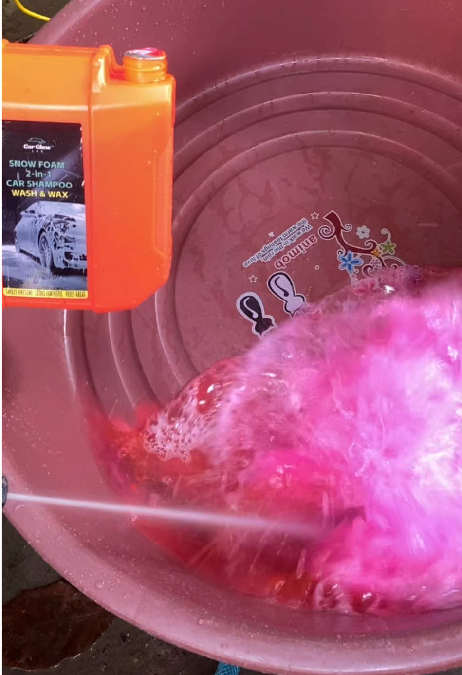 car shampoo na may wax na rin? aba ayos 👌😲 #carshampoowaxwash #carshampoo #carwash 