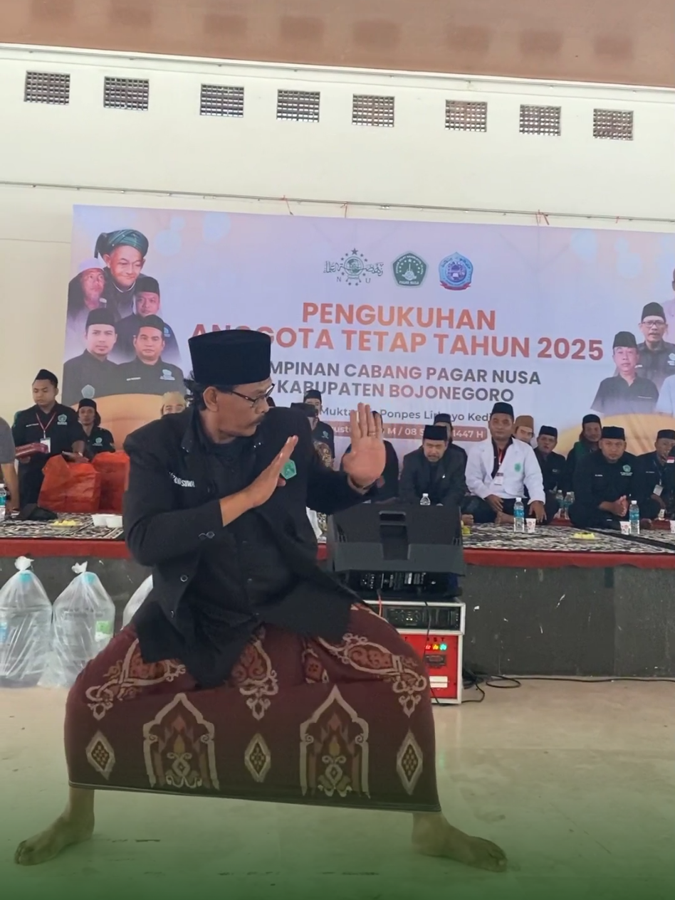 Harakatul Iftitah Oleh KH Zainal Suwari ( Majelis Pendekar PP. Pagar Nusa ) Pada Kegiatan Pengukuhan Anggota Tetap Pagar Nusa Cabang Bojonegoro Tahun 2025 Sabtu, 02 Agustus 2025 #HarakatulIftitah #Pengukuhan2025 #pagarnusabojonegoro 
