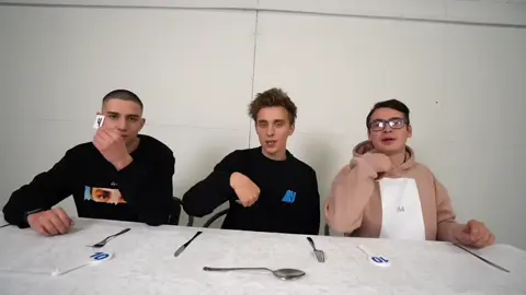 ЕДИМ ЕДУ ПО АЛФАВИТУ ЧЕЛЕНДЖ! Ч4 #gleny #vlad #a4 #recommendations