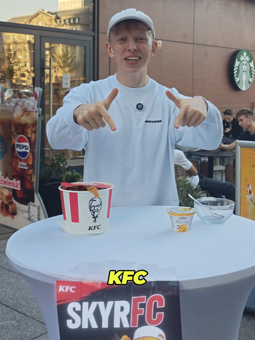 Czy mogę otworzyć własny KFC tuż obok tego prawdziwego 🤔? Wystąpił: @Kubala • ig:_mrowi3c_  #kfc #fastfoodlife #jedzenie #restauracja #kurczak #zabawne #śmieszne