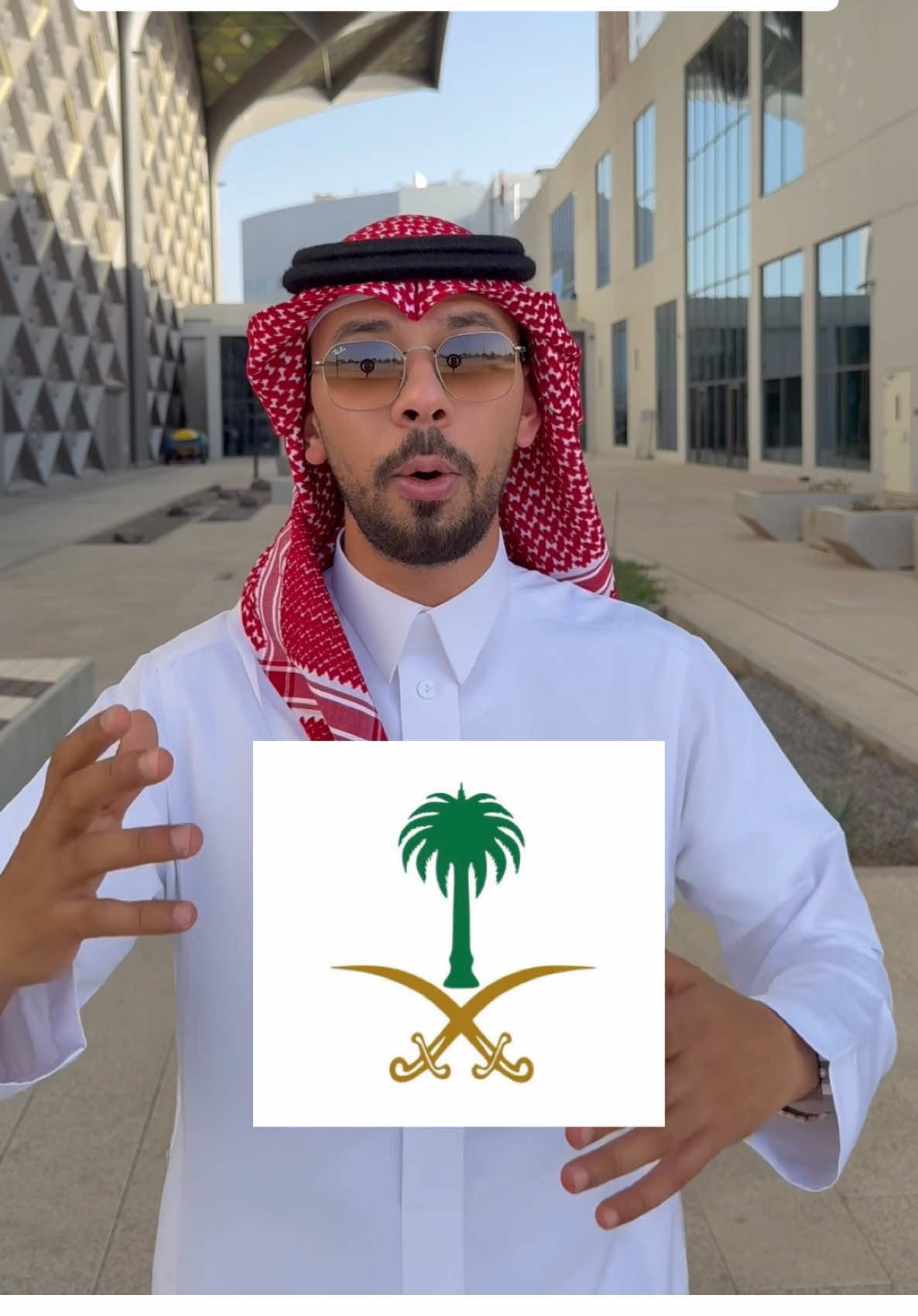 ليه فجأة كل الشعب السعودي حط نفس الخلفية! 🇸🇦⚔️🌴 بس وش القصة؟ محمد بن سلمان ظهرت خلفيته في الواتساب .. والشعب كله قال سمعًا وطاعة وغير معاه 💚 ولاء.. حب.. رمز لوطن 🇸🇦 #السيفين_والنخلة #السعودية #ولي_العهد #فخر_الوطن #محمد_بن_سلمان #خالد_العليان 