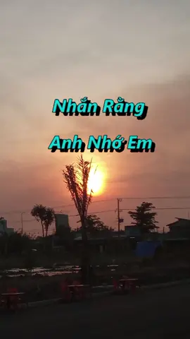 muốn nhắn rằng nhớ anh nhưng lại thôi #tamtrang #buontamtrang #stt_buồn_tâm_trạng #lặng 💔#