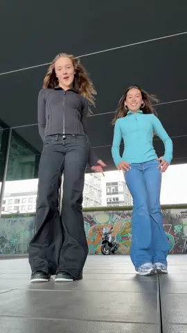 We needed to do this DC to😉 @𝘌𝘭𝘭𝘢 ✮ #fyp #Gönnfy #dance #goviral 