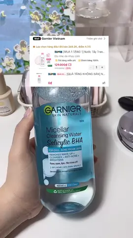 Săn ngay Garnier Micellar Cleansing Water! Mua một chai fullsize tặng kèm chai mini, giá chỉ 129k.