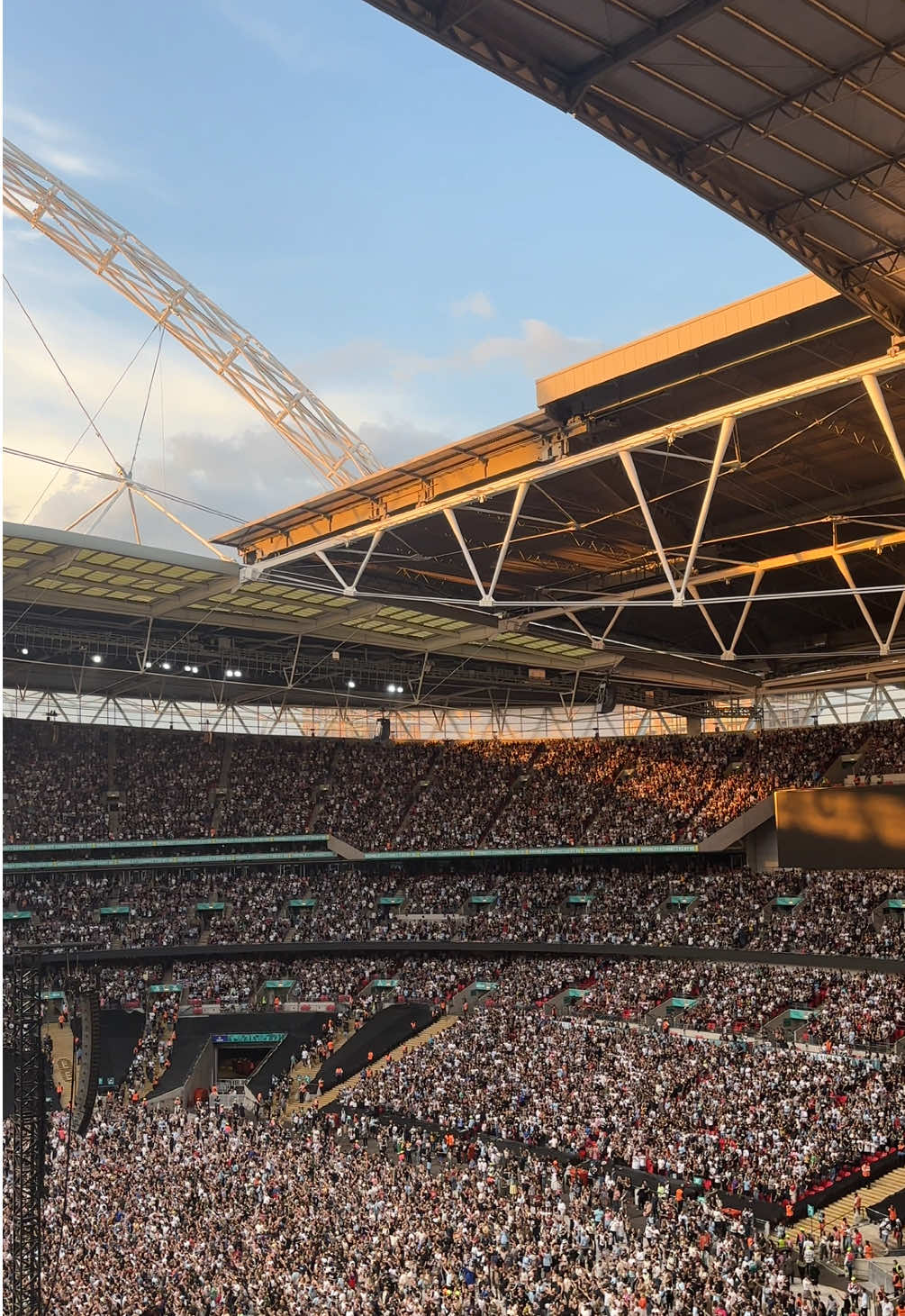 Ready to do it all over again tonight 😍  #oasis #wembley 