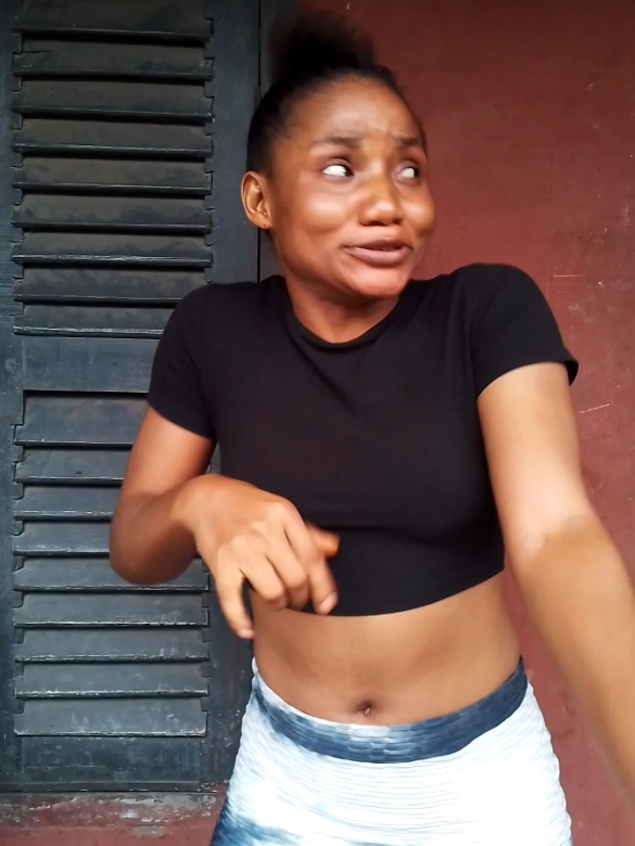 Hardest and fastest transition currently 😳 omoorh! Sir @Rema  even if na half of the money give me abeg 🤨#queenfavourable #Queenlymadeit #viral #trending #fyp #dance #tiktok #likes #kelebudance #kelebutransitionchallenge 