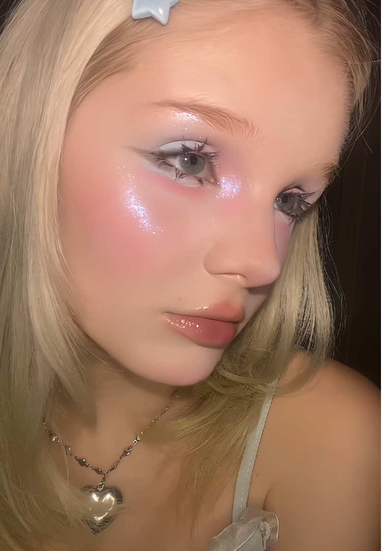 I will never forget the glitter  #fyp #makeuptutorials #blending #makeup #douyinmakeup #trendingmakeup 