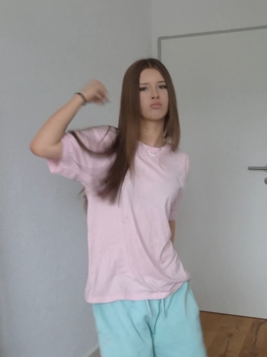 #Mila #dancechallange #foryoupage #dance #dancer #outfitcheck #Milaaa #fyp #follow #viral #trend #russia #russian #russiangirl #girl #🇷🇺 