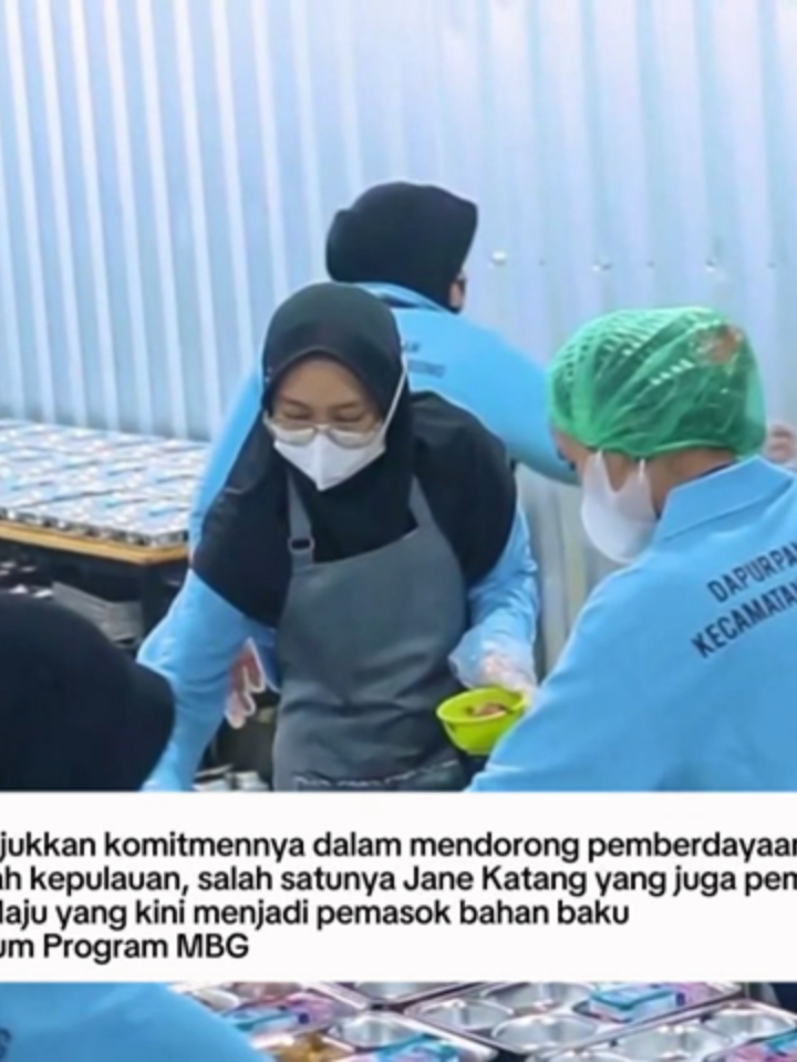 Awalnya hanya jual sembako biasa, sekarang jadi pemasok dapur umum untuk 154 sekolah di wilayah kepulauan! Dengan dukungan KUR BRI, Ibu Jane mampu memenuhi kebutuhan logistik program MBG. Salut untuk UMKM yang punya dampak nyata 🙌 #KURBRI #UMKMHebat#UMKM #BRI #bankrakyatindonesia #qrisbri #MBG