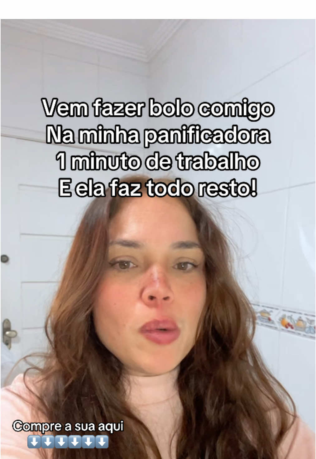 💁‍♀️ A mãe venceu SIM, mas com café da tarde garantido pros pequenos! E nada de ficar batendo bolo na mão, porque agora quem faz isso aqui é minha funcionária particular… a panificadora! 💡Sabia que ela faz BOLO sozinha? É só colocar os ingredientes, apertar o botão e pronto, cheirinho de bolo quentinho tomando conta da casa 🍰✨ 👩‍🍳 E posso te contar? Ela faz muito mais do que pão! Se quiser parte 2 com outras receitas, comenta aqui 👇 🧡 CLICA na sacolinha laranja, garante a sua e deixa a cozinha trabalhar por você! 📦 Já está baratinha aqui no TikTok Shop e ainda entrega rapidinho! #Panificadora #AchadinhosDaMãe #BoloNaPanificadora #TikTokShop #MãeQueVenceu #DicaDeMãe #CaféDaTarde #CozinhaPrática #ComprinhasTikTok