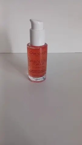 🍅 Un shot d’éclat, de fraîcheur… et de bonne mine en quelques gouttes seulement ! Le sérum Diabolique Tomate de @garanciabeauty c’est ma nouvelle obsession : 🧴 Une texture fluide ultra sensorielle 💧 De l’acide hyaluronique pour hydrater intensément 🌿 Des extraits de tomate bio et des micro-perles pour raviver l’éclat du teint instantanément ✨ Je l’applique chaque matin, et ma peau paraît immédiatement plus lumineuse, plus fraîche, comme réveillée de l’intérieur. Un vrai boost naturel… sans make-up ! 💥 #Garancia #DiaboliqueTomate #garanciababyskin  #SkincareRoutine #serumbabyskin     @LABORATOIRE GARANCIA  @Garancia Magic Club 
