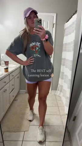 Self tanner that doesn’t transfer, doesn’t smell and doesn’t leave you orange!!! Checks off all the boxes 😍 #creatorsearchinsights #selftanner 