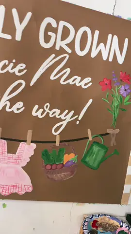 The sweetest baby shower theme I think I’ve ever seen! 👩🏼‍🌾🍓🥕💐 #paintedbanner #locallygrown #babyshowertheme #farmersmarket 