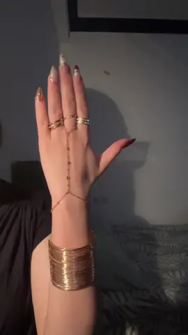 I’m obsessed 🫠💅                                                                                #fyp #explore #nails #nailstiktok #jewelry #jewlerystack #goldjewellery #trend #pressonnails @SHEIN 