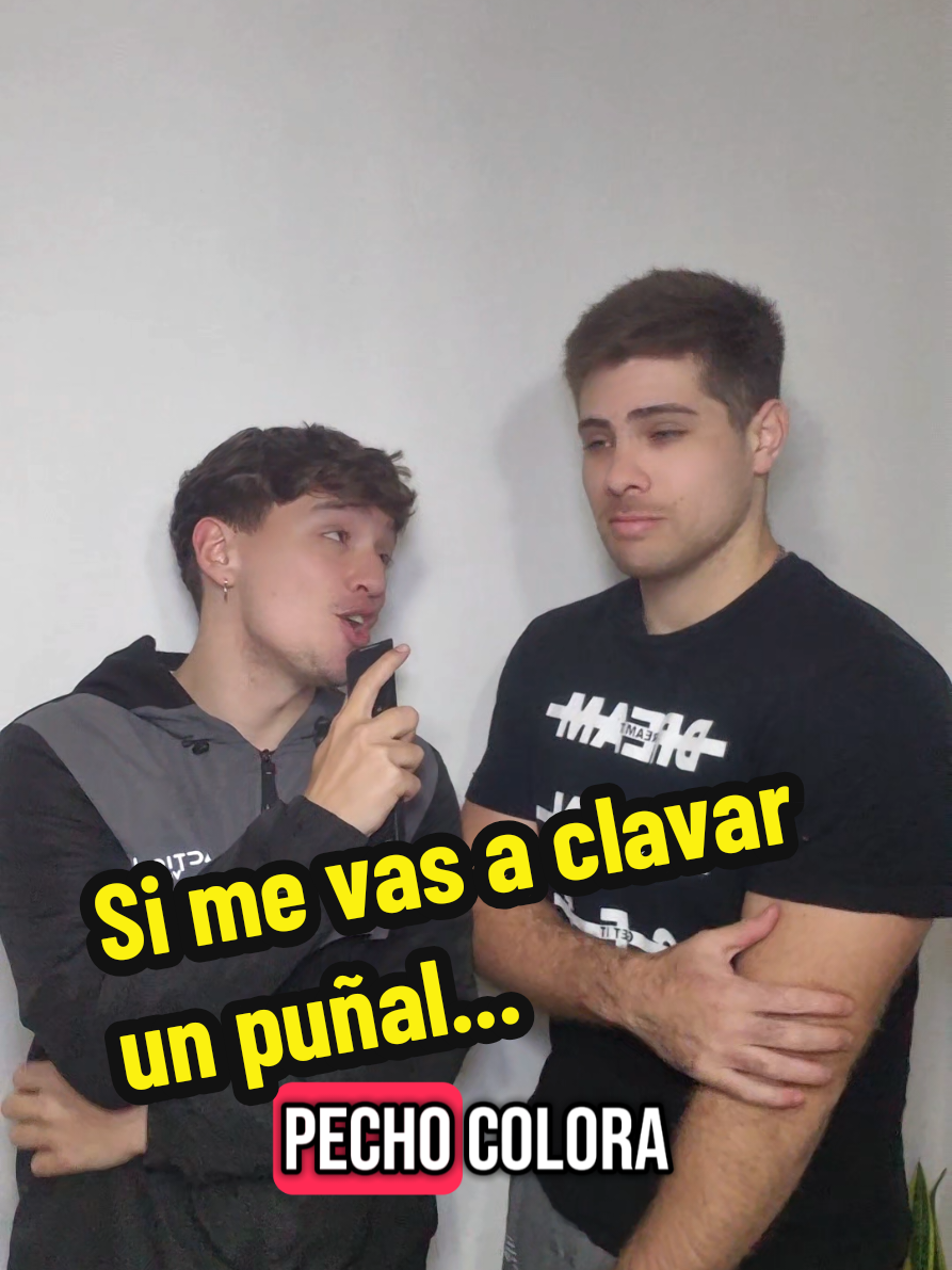 nunca te traicionaría amigo ❤️😂 #amigos #traición #humor #clavarpuñal #viral #fyp #parati #sixtota 