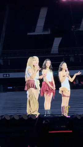 OT4 in Paris, I love their moments 😭#bp_dinny🤍 #BLACKPINK #JISOO #JENNIE #ROSÉ #LISA #BLINK #fst♡ #xh #fyb #fybシ 