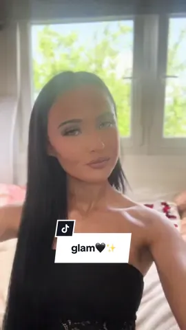 glam🖤✨ Products  @L’Oréal Paris true match foundation  @PINKHONEY bff bronzing frosting  @madebymitchell strawberry cream blursh & angel delight lipstick  @HNB Cosmetics soft focus airbrush concelear  @Huda Beauty easy bake loose setting powder  @Doll Beauty kiss my sass lip liner  @rimmellondon natural bronzer  @Kylie Cosmetics winter kissed blush  @Primark rose highlighter  @studiolondonbysuperdrug matte setting mist  @Peaches & Cream sun tint  @arianagrande thank u next perfume  #foryoupagee #foryouu #fyp #influencer #beauty #tiktokinfluencer #makeup 