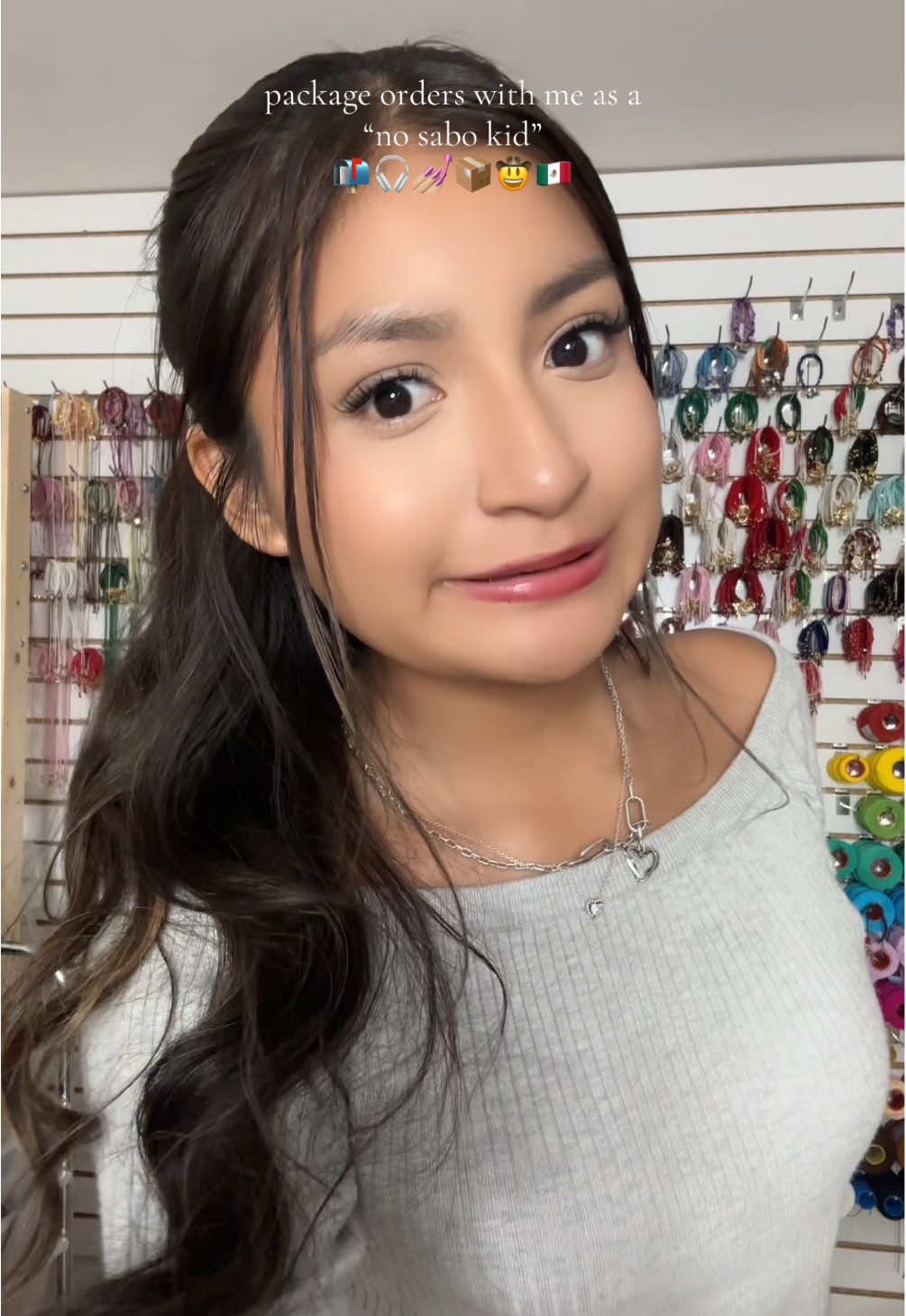 LMAOOO bro I needa go take a spanish class asap😭💔 #fypシ゚viral #nosabokid #packageorders #bracelets #braceletmaking #latinaowned #nosabo 