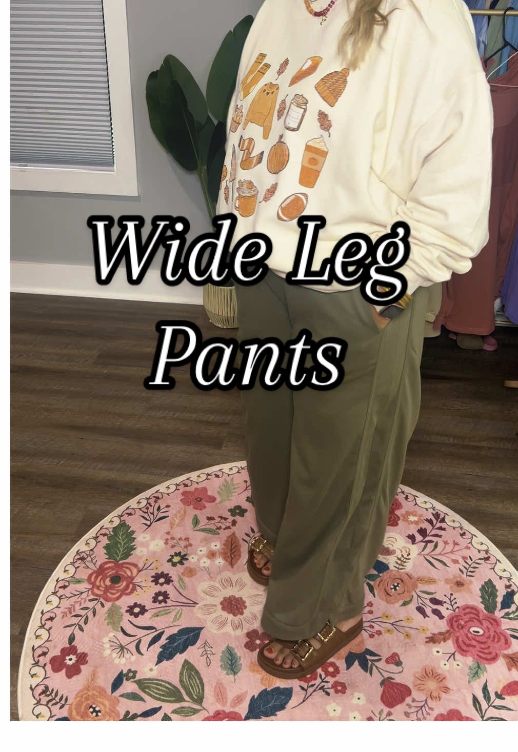 These pants will be perfect for work! #pants #teacherpants #fallfashion #sweatpants #widelegpants @SCUSTY 