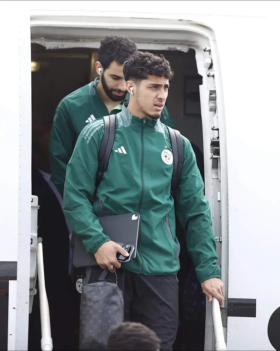 #fareschaibi #fares_chaibi #dz #algerienne #algeria #fotball #footballtiktok #fotball_edits #lesfennecs #dzpower #algerienne🇩🇿 #tiktok_india #فارس_شايبي #منتخب_الجزائر #محاربين_الصحراء🇩🇿 #الجزائر #ليزالجيريا_راسا_ولي_يخرب_فينا_باصا #fyp #foryou #foryoupage❤️❤️ #viral #viralvideos #explore 