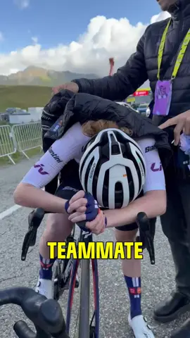 Everybody want teammate like this 🫶🥹 #TourDeFrance #WatchTheFemmes #TDFF2025 #SportsTikTok #cycling 