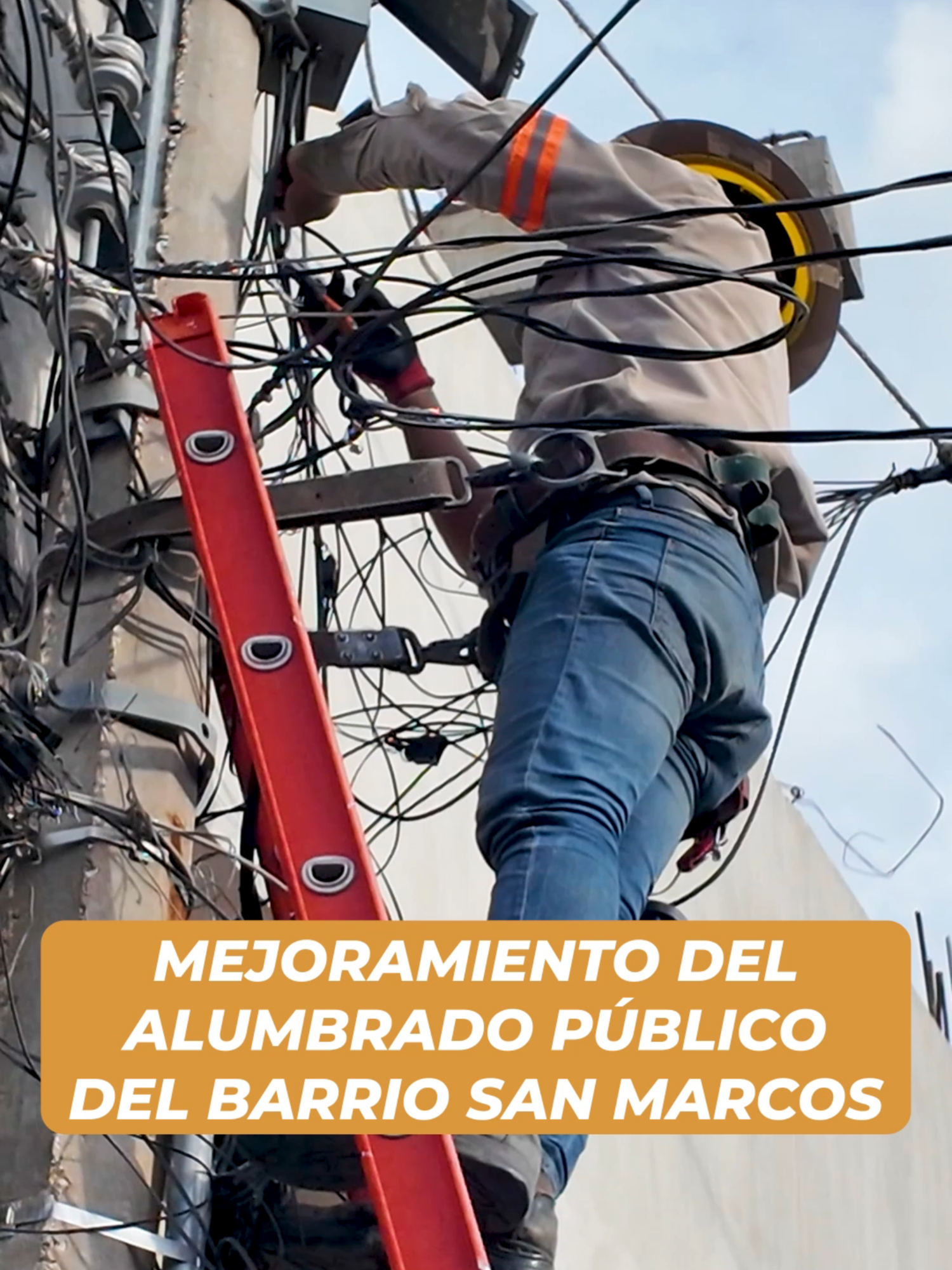 Los vecinos del Barrio San Marcos son beneficiados con el programa de Mejoramiento de Alumbrado Público, una iniciativa que refuerza la seguridad, embellece el entorno y brinda vialidades mejor iluminadas para el bienestar de todas y todos en Tuxtla. #tuxtlagutierrezchiapas #quevivatuxtla