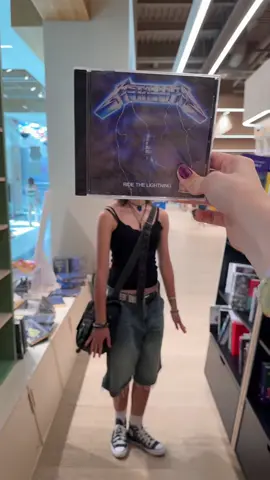 REPOST! @🎱  I deleted this video a while ago but i decided to repost cause i really do love it #fyp #coolgirl #coolperson #friends #mitskifan #thesmiths #nblw 