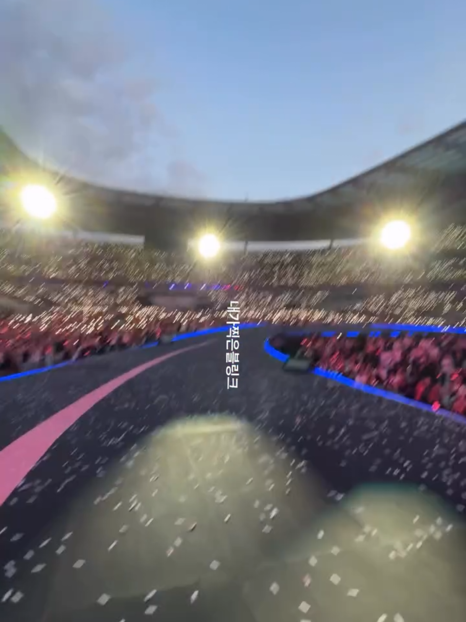 kayaknya paris today berkesan buat jennie😍🫶🏻 #jennie #jenniekim #jennierubyjane #blackpink #blink #idol #kpop #kpopers #foryoupage #fyp #fypage #fyp 