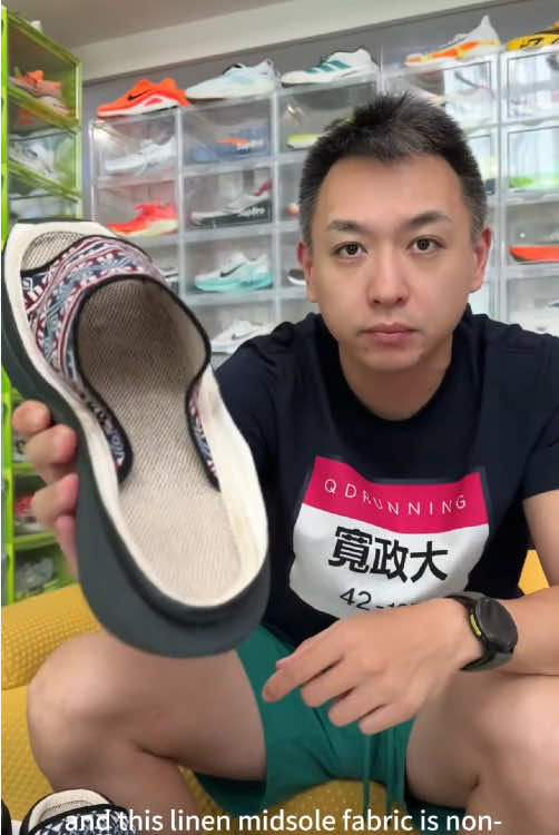 Carbon-plated racing sandals were developed by us two years ago and produced today#RunningShoes #Running #sneakers #houlang 