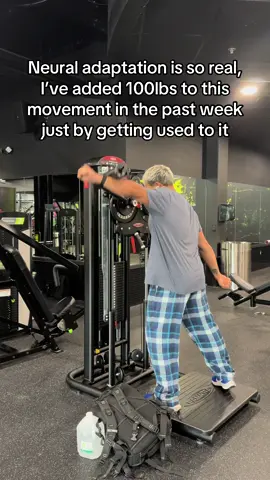 Even if the movement feels weird, keep trying it, you’ll get used to it. @MUR chaser #fyp #lat #gym #GymTok #neuraladaptation 