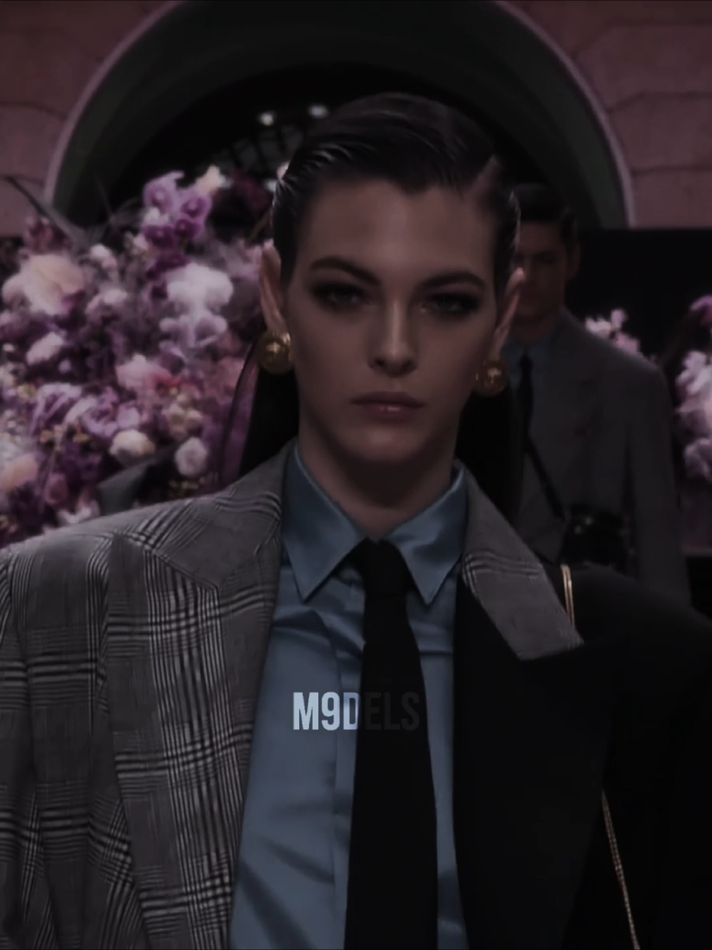 #gigihadid and #vittoriaceretti walking for #versace men's SS20 