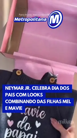 Neymar Jr. vai comemorar o Dia dos Pais ao lado das filhas Mel e Mavie, frutos de seu relacionamento com Bruna Biancardi. Para celebrar a data, as irmãs usarão looks combinando com bordados personalizados que remetem ao ídolo do Santos. As roupas, criadas por uma marca especializada em tricô e bordados personalizados, trazem frases carinhosas dedicadas ao camisa 10.  #entretênews #tiktoknoticias 