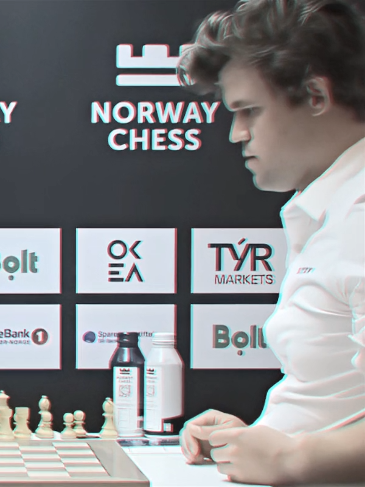 Table Incident #magnuscarlsen #chess #chessedit