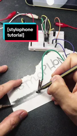 Replying to @martillodesocorro  este tutorial de estilófono está relativamente sencillo, solo tiene un poco mas de conexiones que los anteriores.  pero está fácil de operar y es super customizable ya que practicamente es dibujar. Si lo armas, me enseñas como quedó!🙌🏻 #DIY #stylophone #tutorial #experimentalmusic #sounddesign #protoboard 