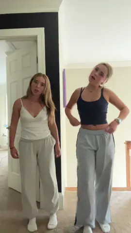 #fyp #dancetrend2025 #bestfreind #twinsister #like #real 