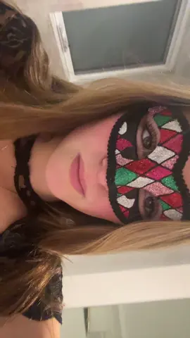 🥸
