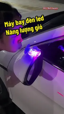 Máy bay đèn led gắn xe, gắn mũ bảo hiểm chạy bằng năng lượng gió phát sáng không cần pin #phukien #phukienoto #dochoixe #phukienxehoi #xuhuong #viralvideo #denled #denledtrangtri #maybaydenled #maybaynangluonggio #nangluonggio 