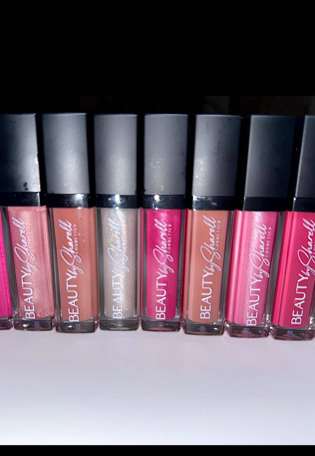 Over 10 years of hands-on experience working with the best in the beauty industry, perfecting every shade just for YOU! 💄 Vegan, cruelty-free, and made in the USA. Get your glow-up with my flawless collection. 🌟 #beautybysharell #VeganBeauty #CrueltyFreeGlow #MadeInUSA #BeautyExpert