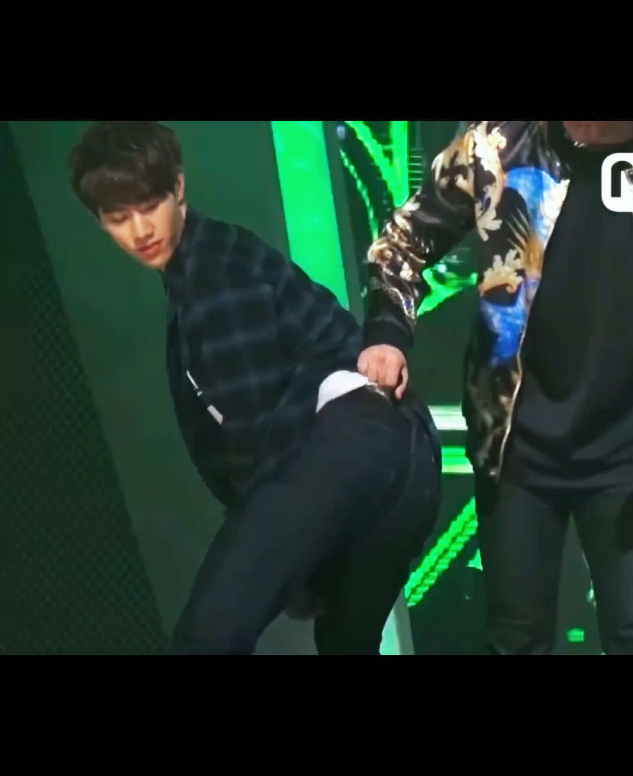 Mark was throwing his little cupcakes with passion, i gotta give it to him. #marktuan #got7 #kpop #갓세븐 #ahgase 