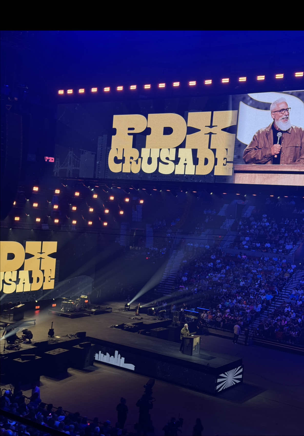 PDX CRUSADE 😍 so amazing seeing what Jesus is doing in Portland! #jesuslovesyou #fyp #pdxcrusade #jesus #jesusisking #karijobe #codycarnes 