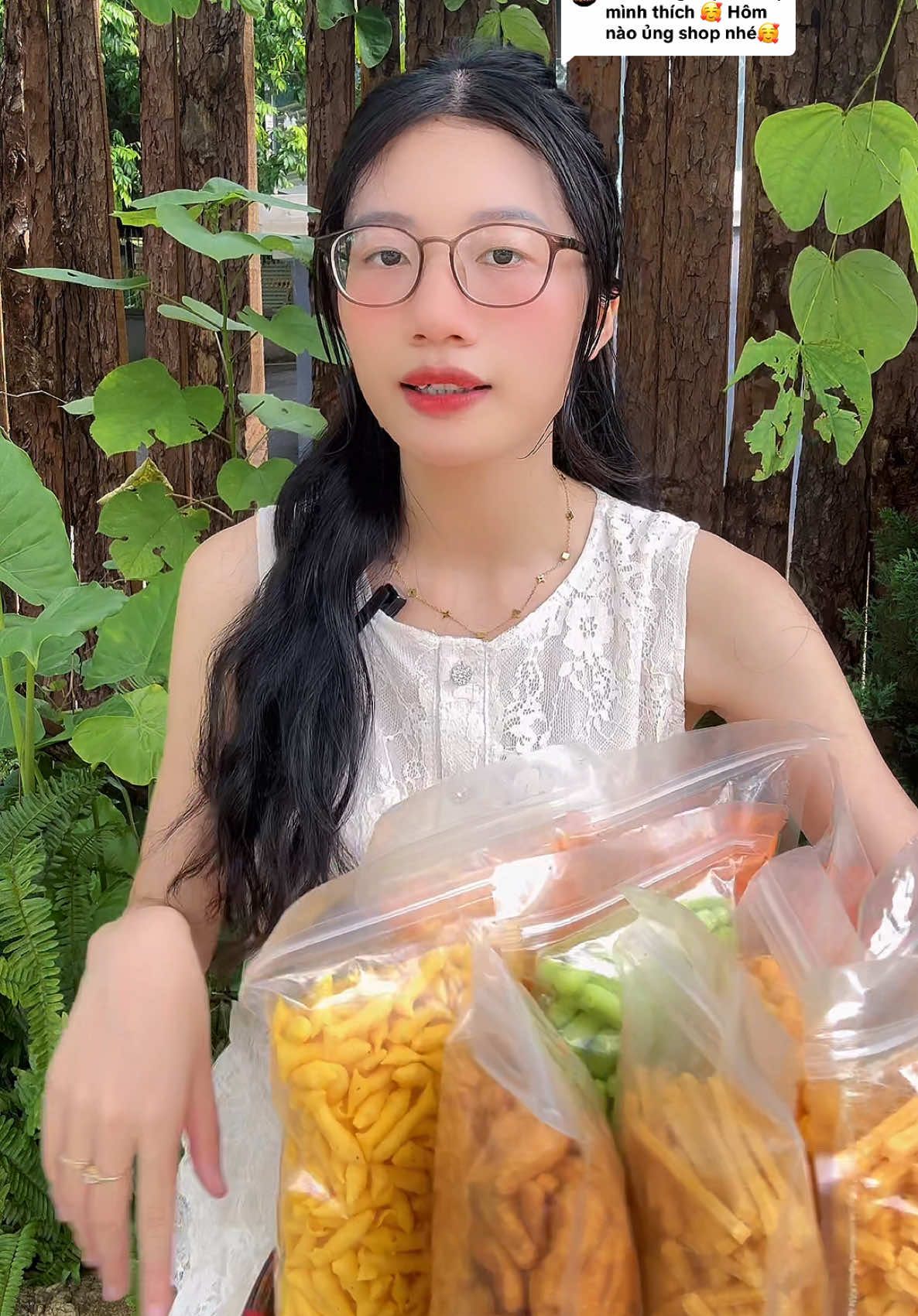 Trả lời @.Thao Ta Thiệt luôn. Giá rẻ mà hẳn 10 loại 10 gói. Freeship tận của nhà luôn á chènnn😍😍😍 #huyenbanhtrungthu #food #combo #doanvat #bimbim #snack #snacks 