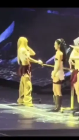 awww NINI ☺️🤍 #jennie #lisa #jenlisa #fyp #deadlineworldtour #cttovideonotmine 