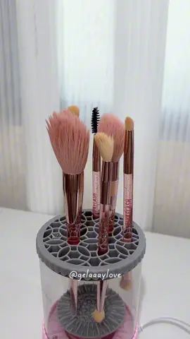 Clean my make up brushes with me 🫧🧽✨ #makeupbrushcleaner #makeupbrushcleaning #electricmakeupbrushcleaner 
