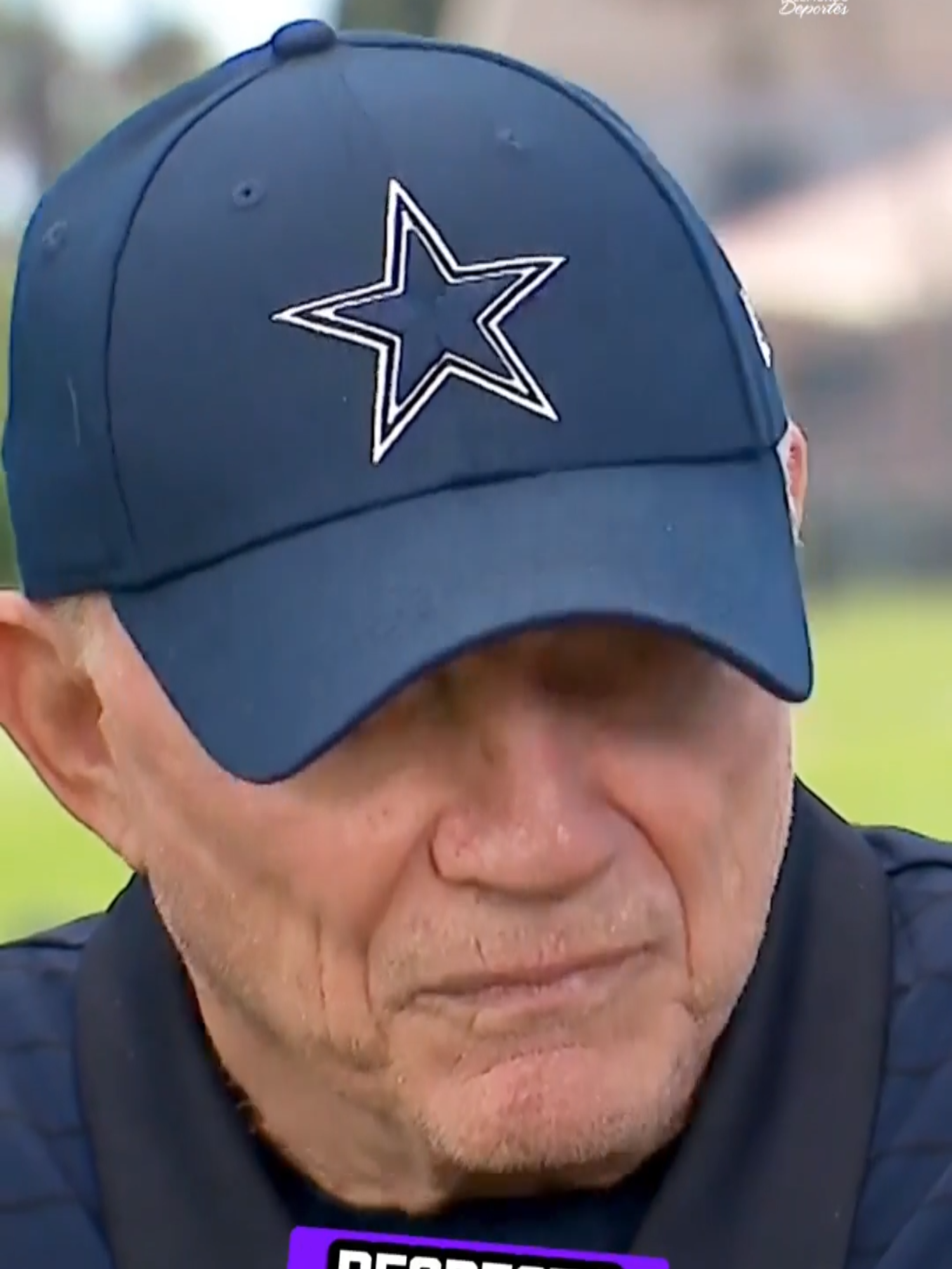 ¡Jerry Jones no se guardó nada contra FIFA! 🗣 🏟 El dueño de los Cowboys expresó su decepción por no recibir la final del Mundial 2026 en Dallas.  👏🏼 Aun así, promete un espectáculo histórico con los 9 partidos que acogerán.  ¿Crees que el AT&T Stadium merecía el duelo más grande del planeta? 🌎⚽ #MundialTelemundo