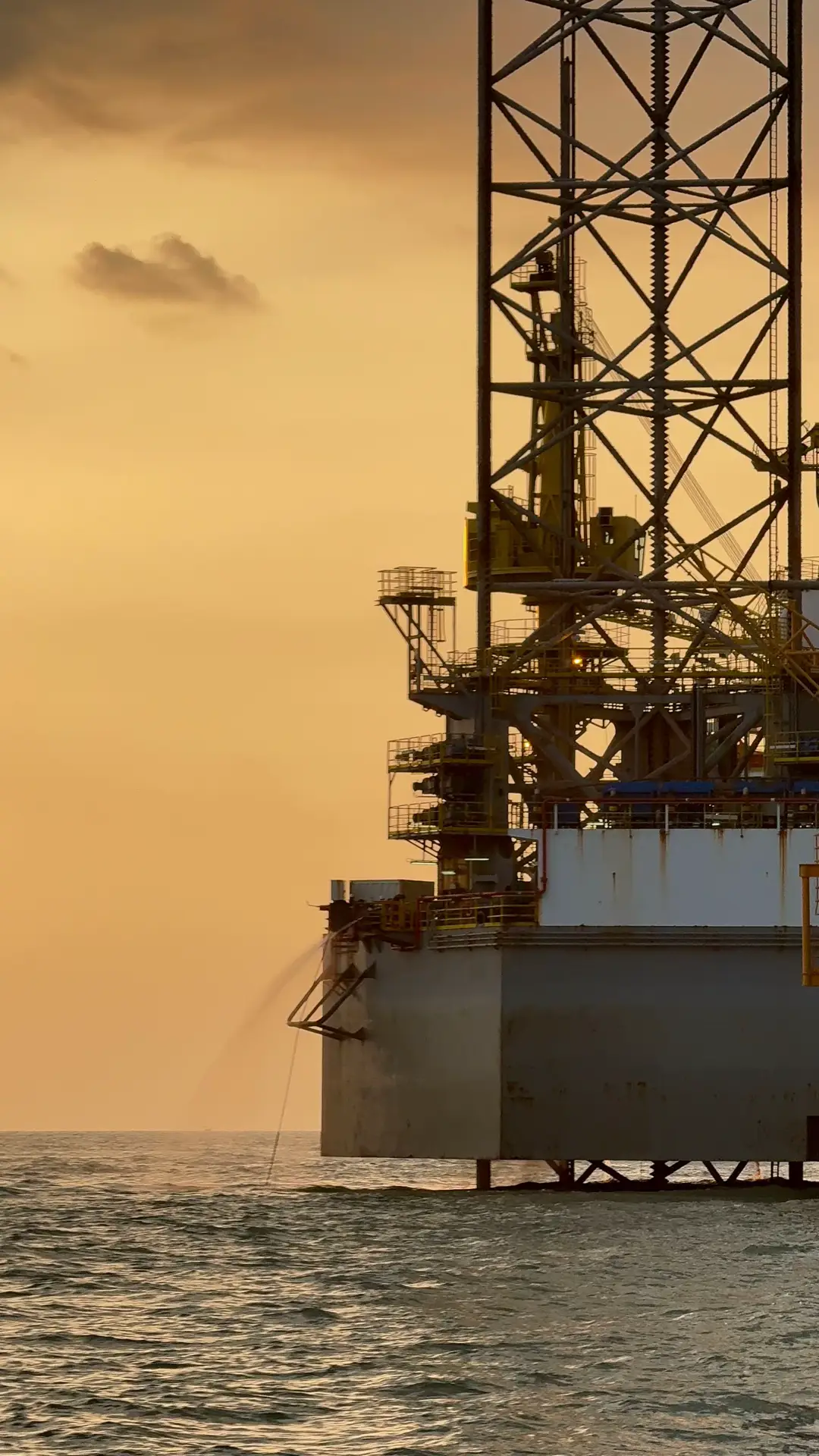 🦖🦖🦖 keep skipping #offshorelife #offshore #work #oilandgas #migas #sea #engineering #seaman #fyp #rig #pgn #pertamina #sinooceanpeacerig 