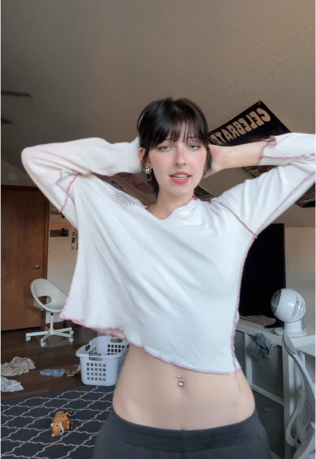 yes there is a string on my shirt i’m so sorry. 
