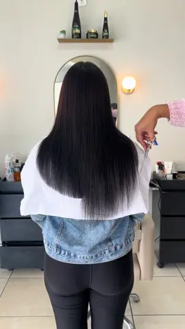 Alguns dirão que poderia ter tirado mais… e eu responderei que faço o possível pra tornar esse processo de remoção de falhas menos doloroso POSSÍVEL para as clientes. Lembrando que meu público me procura exatamente por esse tipo de trabalho, no qual sou expert e o faço há mais de 7 anos ;) #cortedecabelo #cortedecabelofeminino #cortes #fyp #cabelo #progressivasemformol #definitiva #alisamento #viral #page 