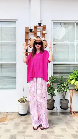 Rasakan sensasi sejuk di setiap sentuhan! Setelan rayon viscose ini adalah pilihan tepat untuk cuaca tropis. Bahannya ringan, menyerap keringat, dan motifnya bikin penampilanmu makin fresh. #gajiansale #promoguncang88 #oneset #OOTD #onesetwanita #onesetkekinian 