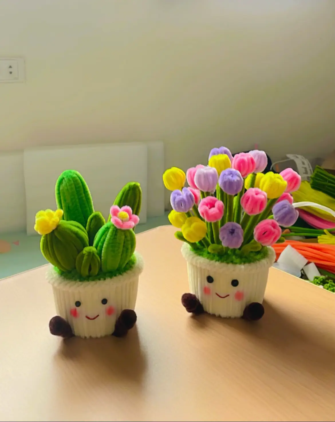 Chậu hoa kẽm nhung mini decor, làm quà tặng dễ thương mua hoa tặng kèm túi đựng 🥰 #hanahandmade96 #viral #kemnhung #hoakemnhung #chauhoakemnhungmini #hoatulipkemnhung 
